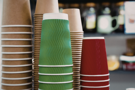 Cupáin Caife Balla Aonair nó Balla Dúbailte? Treoir Monaróra