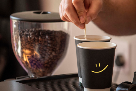 Treoir Bata Corraithe Caife: Stirrers Grád Bia do Chaiféanna & Brandaí