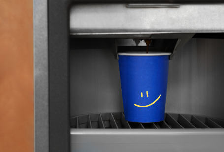 Conas Cupáin Páipéir a Fháil Comhoiriúnach le Do Mheaisín Díolacháin